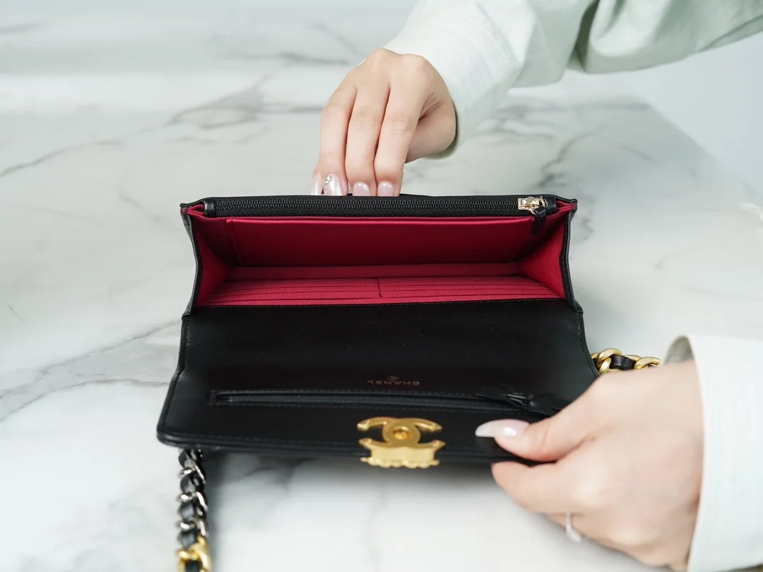 샤넬 19 WOC 턴락 램스킨 블랙 금장