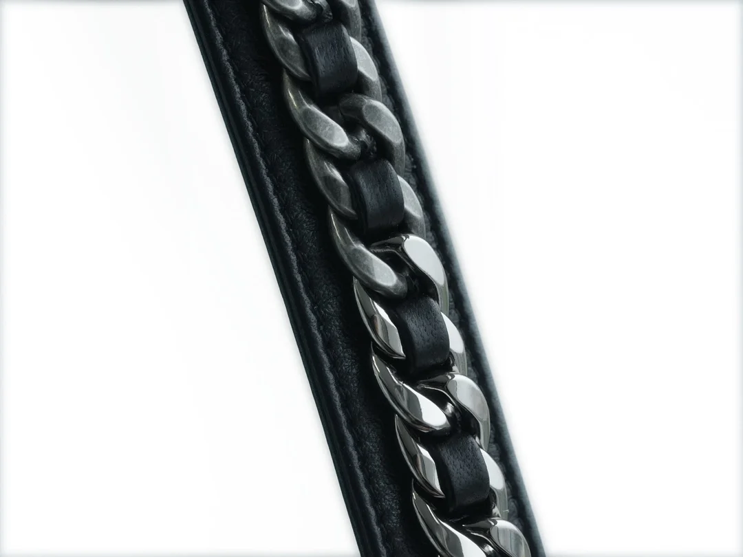 샤넬 19 WOC 턴락 램스킨 블랙 금장