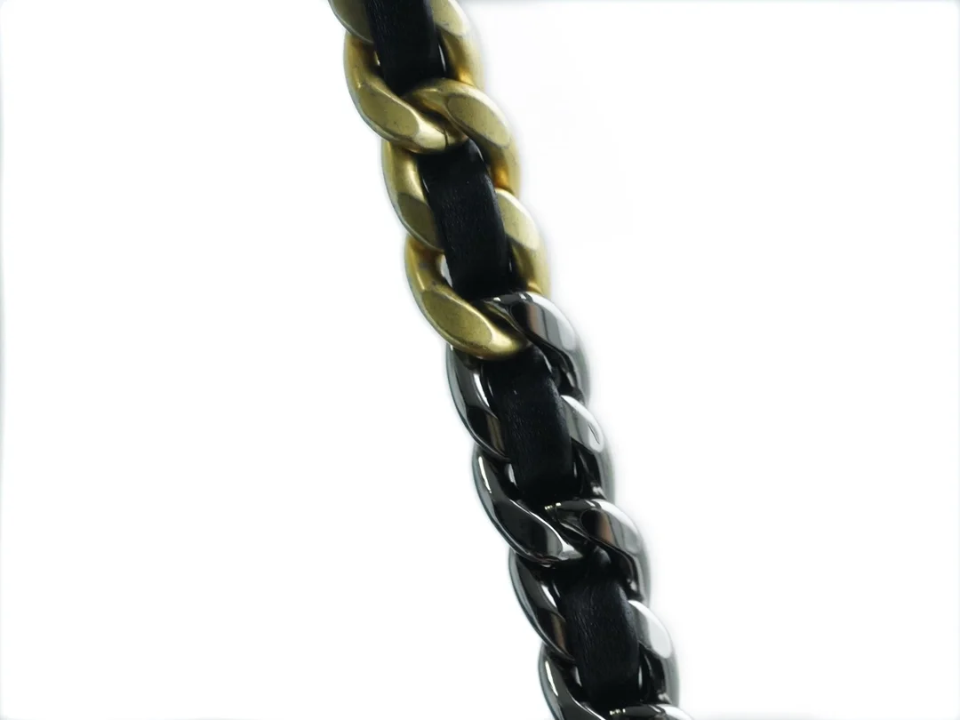 샤넬 19 WOC 턴락 램스킨 블랙 금장