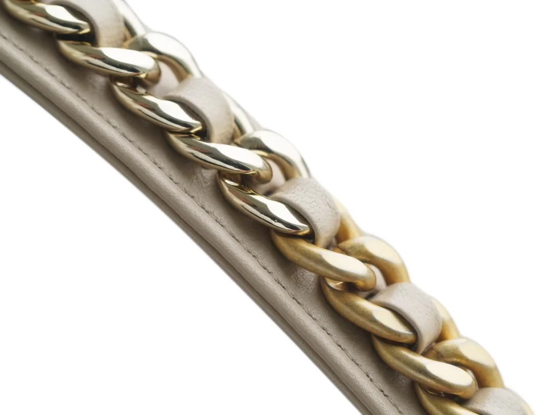 샤넬 19 WOC 턴락 램스킨 베이지 은장