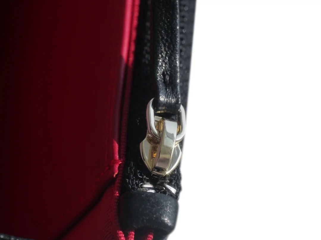 샤넬 19 WOC 턴락 램스킨 블랙 은장