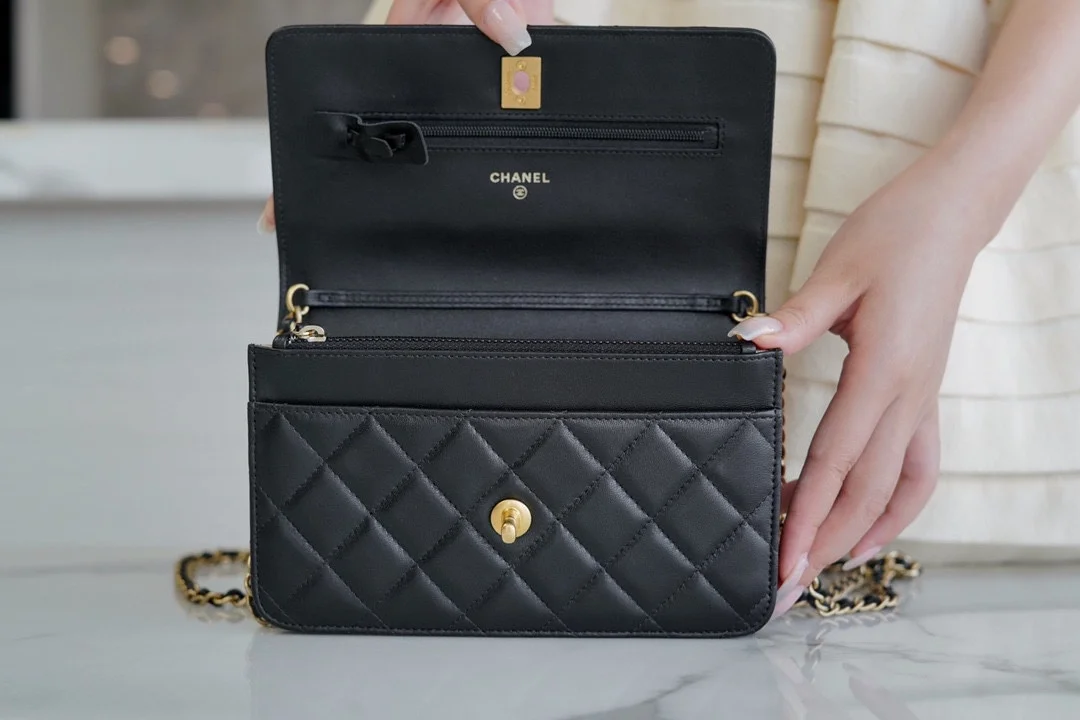 샤넬 WOC 골드볼 블랙 금장 램스킨