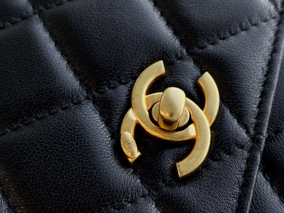 샤넬 WOC 골드볼 블랙 금장 램스킨