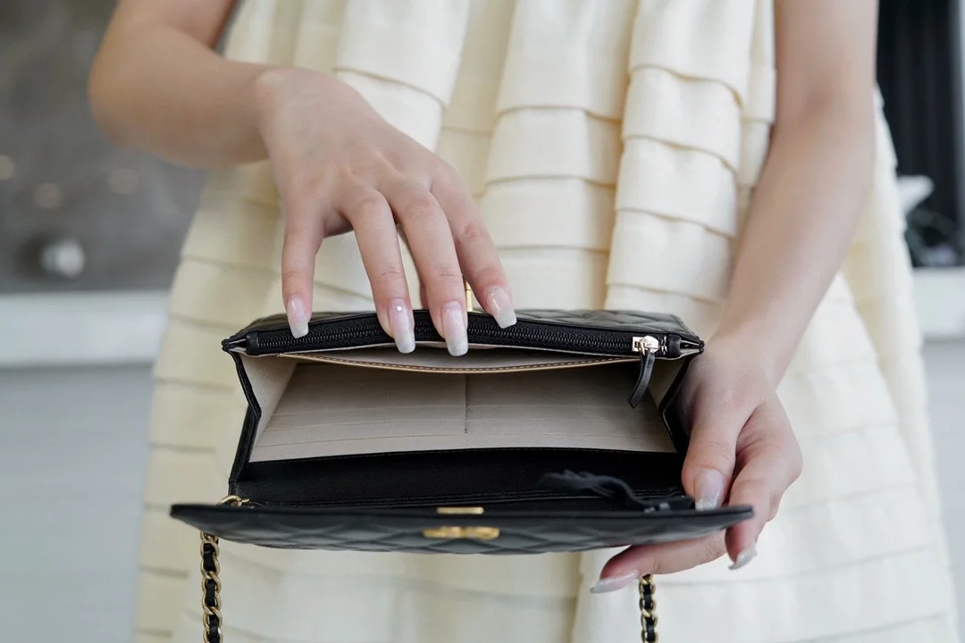 샤넬 WOC 골드볼 블랙 금장 램스킨