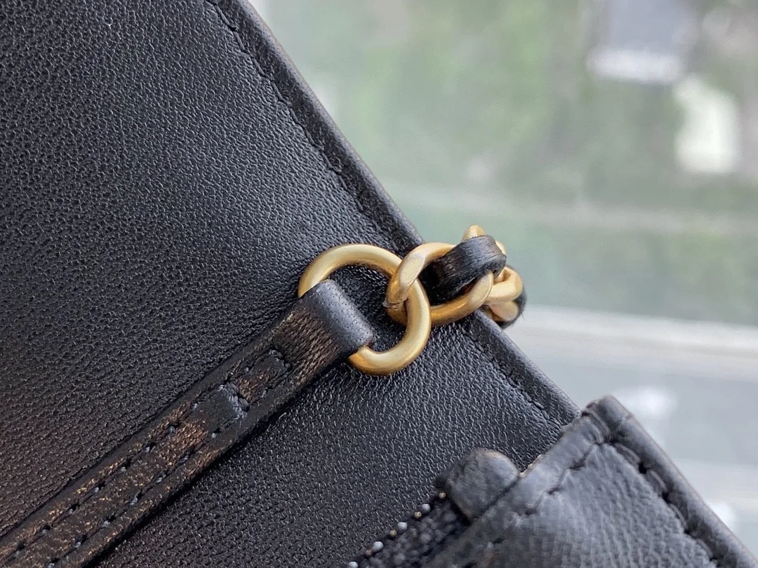 샤넬 WOC 골드볼 블랙 금장 램스킨