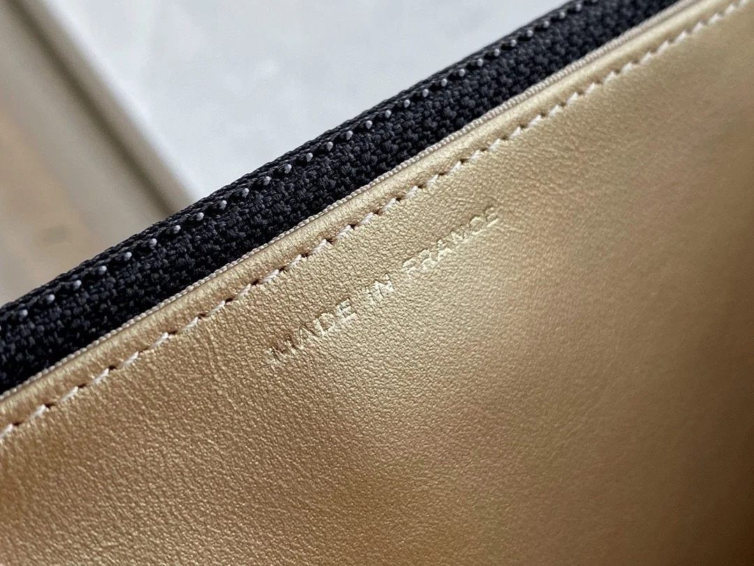 샤넬 WOC 골드볼 블랙 금장 램스킨