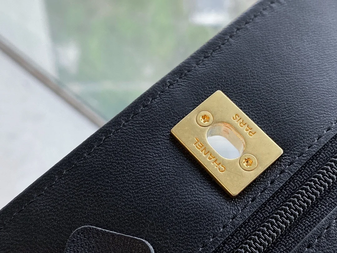 샤넬 WOC 골드볼 블랙 금장 램스킨