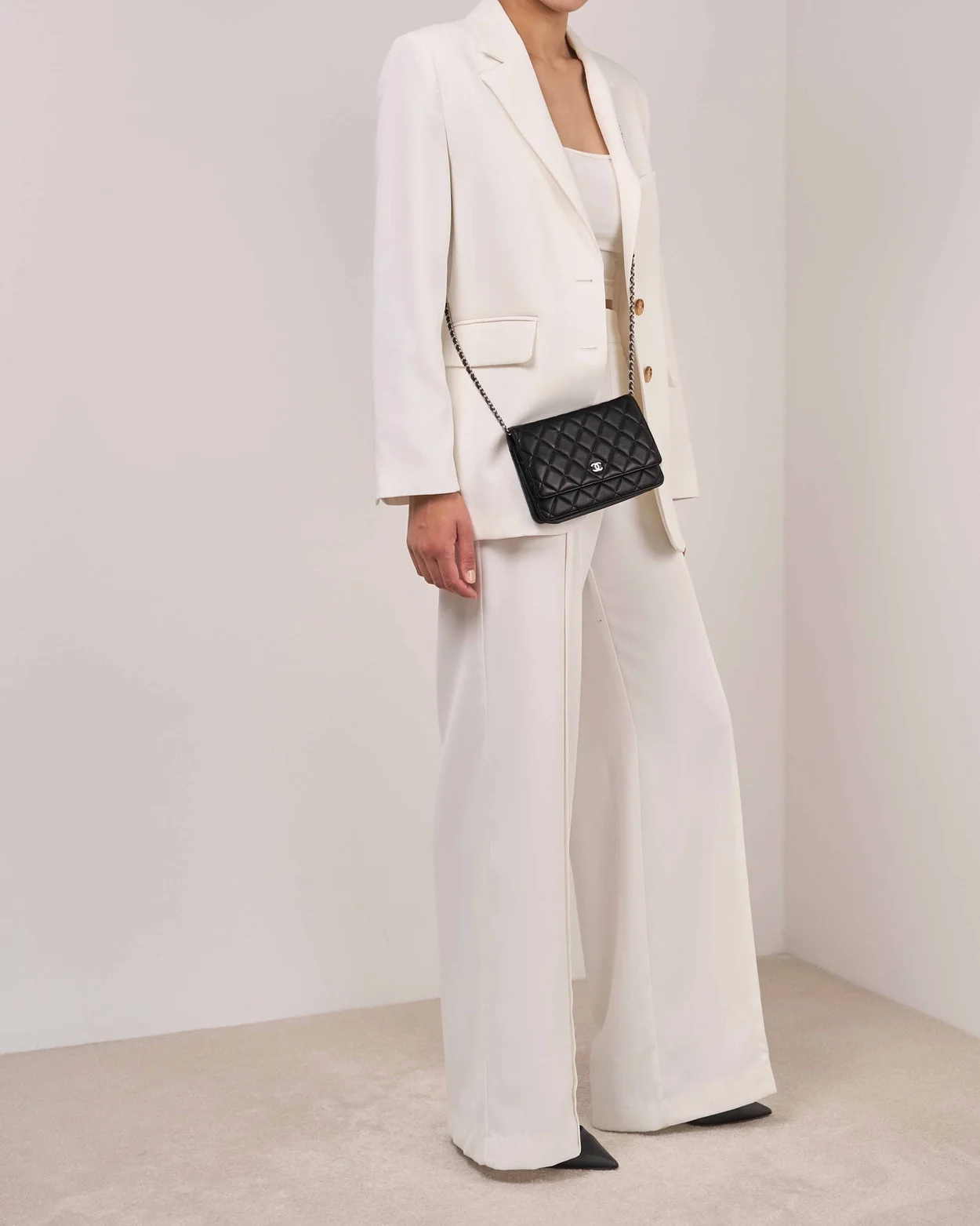 샤넬 클래식 WOC 블랙 은장 램스킨