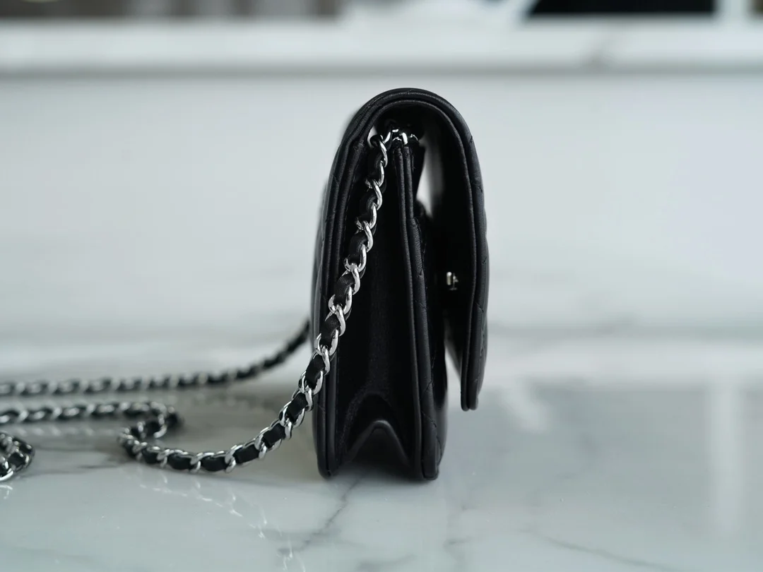 샤넬 클래식 WOC 블랙 은장 램스킨