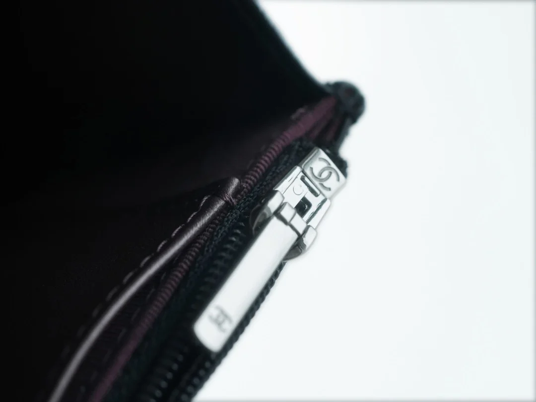 샤넬 클래식 WOC 블랙 은장 램스킨