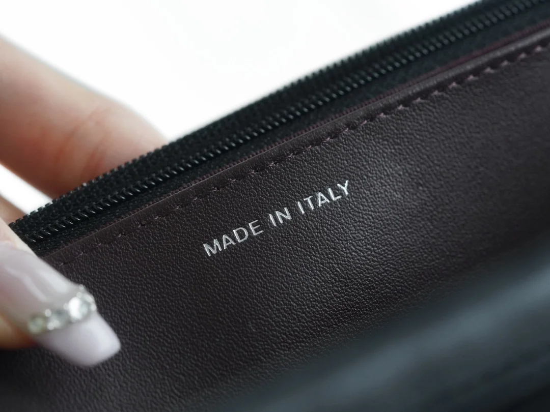 샤넬 클래식 WOC 블랙 은장 램스킨