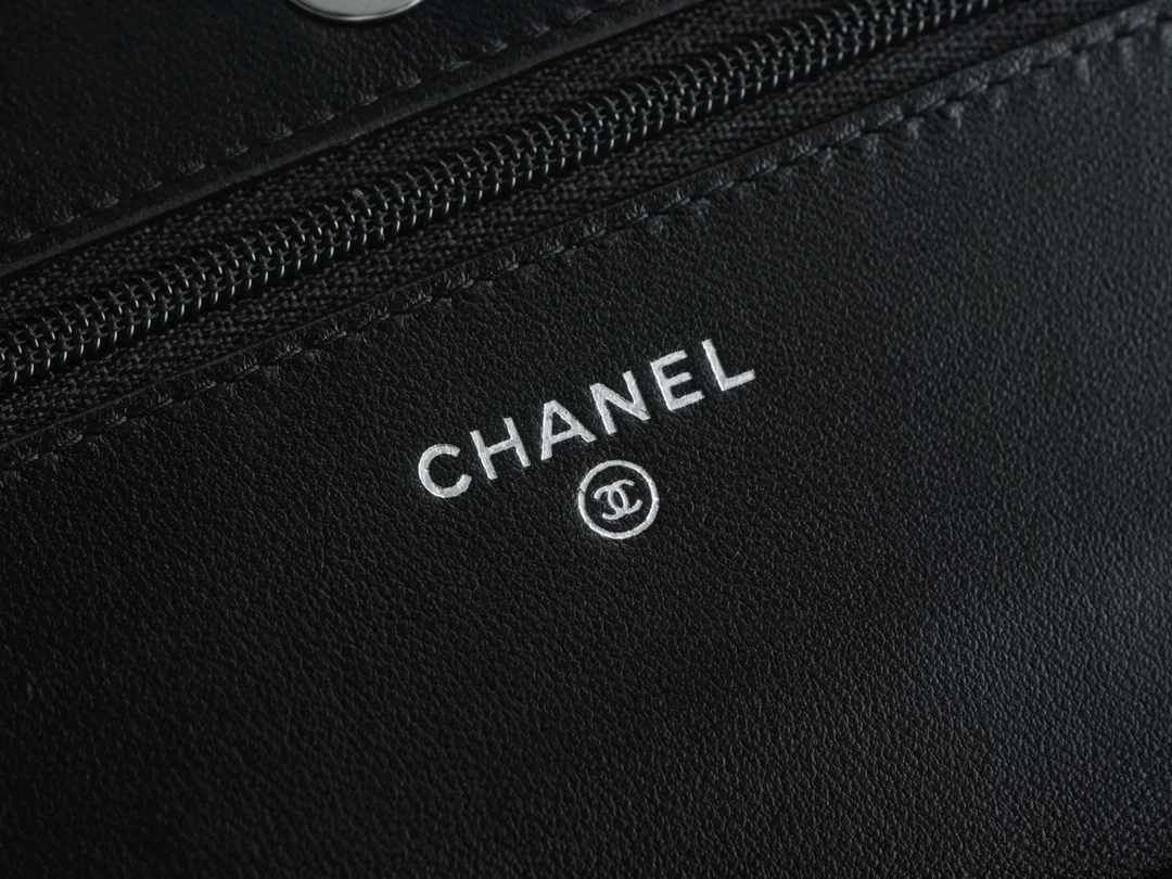 샤넬 클래식 WOC 블랙 은장 램스킨