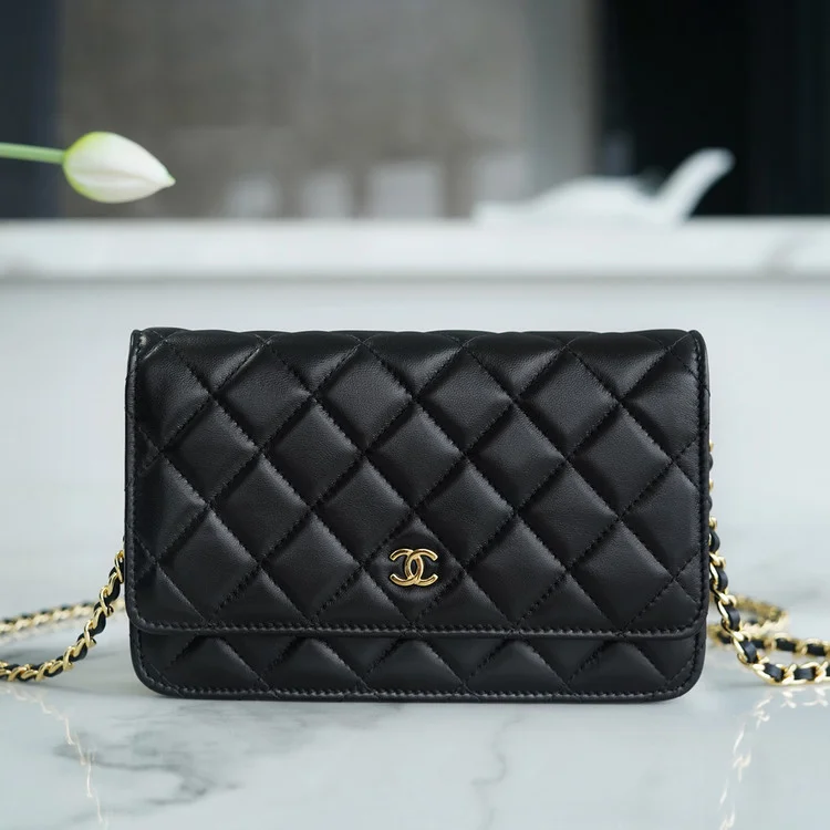 샤넬 클래식 WOC 블랙 금장 램스킨