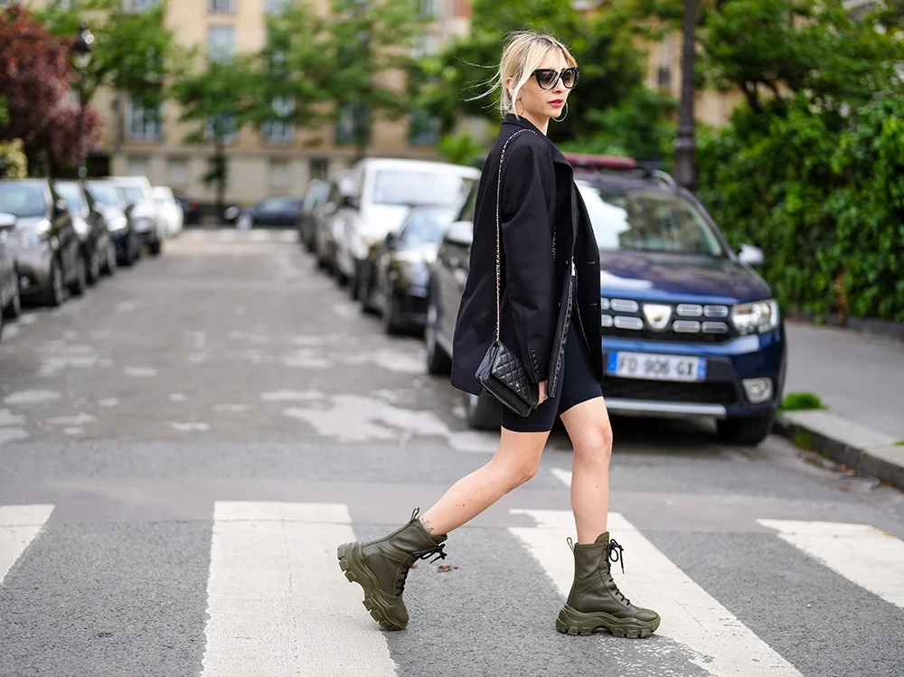 샤넬 클래식 WOC 블랙 금장 램스킨