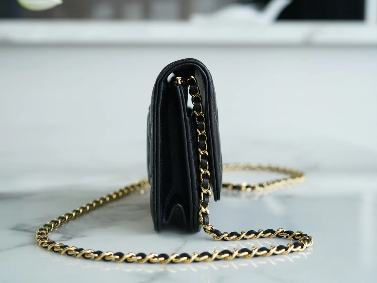 샤넬 클래식 WOC 블랙 금장 램스킨