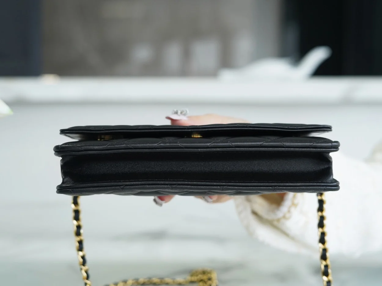 샤넬 클래식 WOC 블랙 금장 램스킨