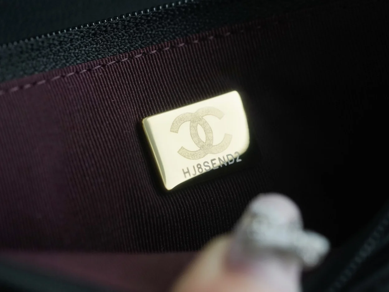 샤넬 클래식 WOC 블랙 금장 램스킨