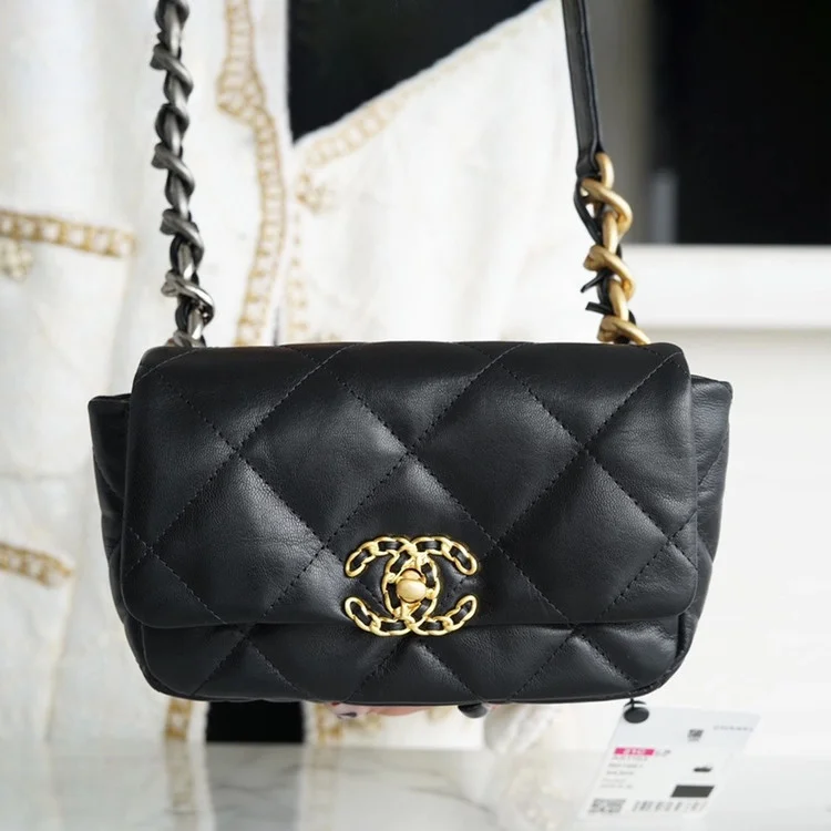 샤넬 19백 미니 골드 체인 플랩백 블랙 AS1163