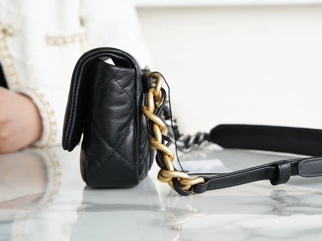 샤넬 19백 미니 골드 체인 플랩백 블랙 AS1163