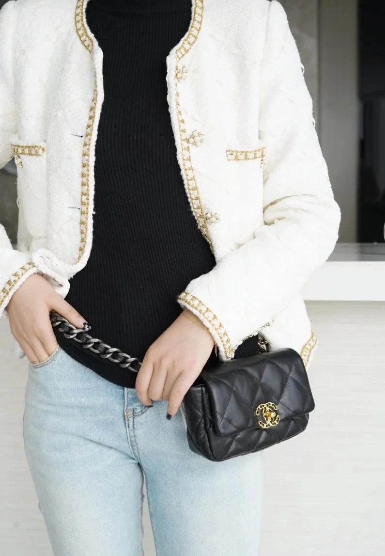 샤넬 19백 미니 골드 체인 플랩백 블랙 AS1163