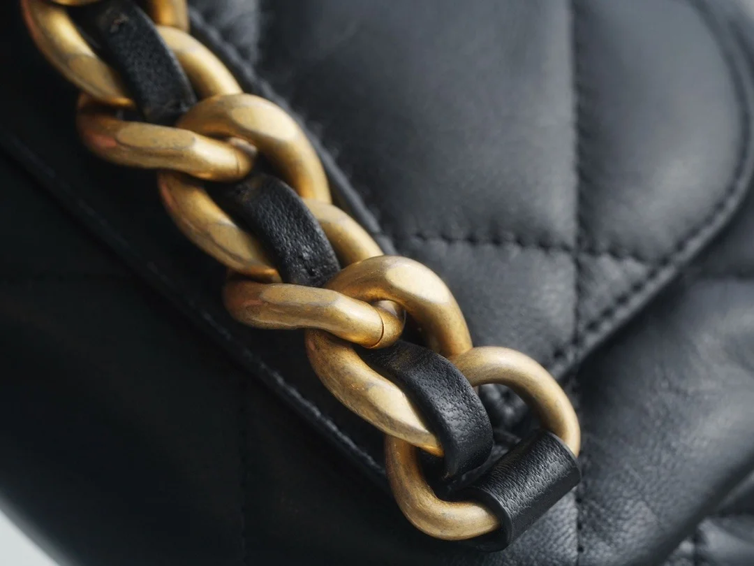 샤넬 19백 미니 골드 체인 플랩백 블랙 AS1163