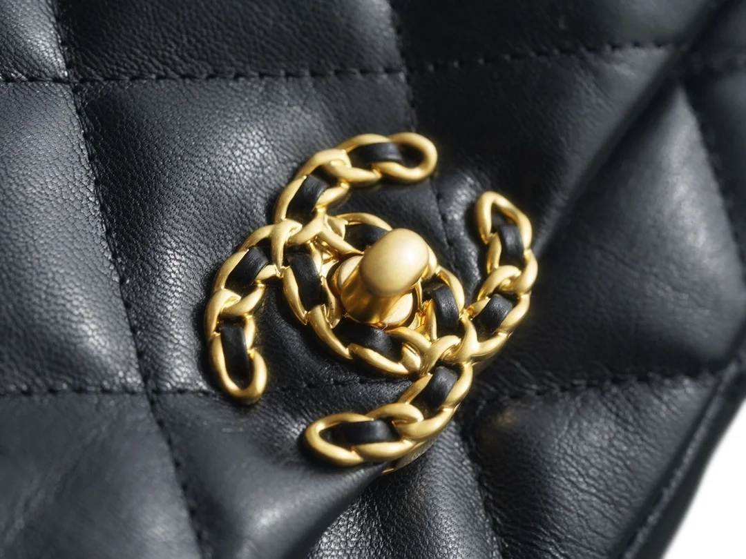 샤넬 19백 미니 골드 체인 플랩백 블랙 AS1163