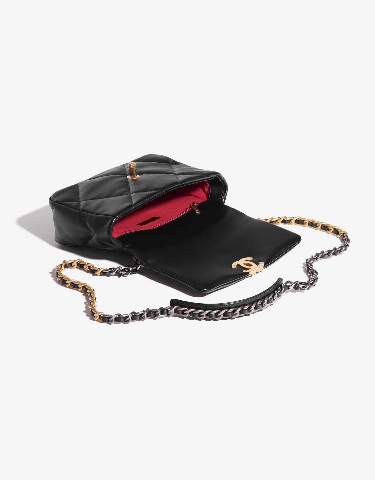 샤넬 19백 미디엄(스몰) 골드 체인 램스킨 블랙