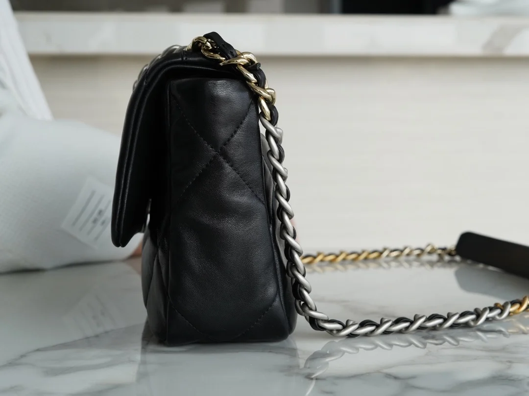 샤넬 19백 미디엄(스몰) 실버 체인 램스킨 블랙