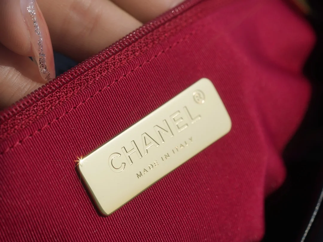 샤넬 19백 미디엄(스몰) 실버 체인 램스킨 블랙