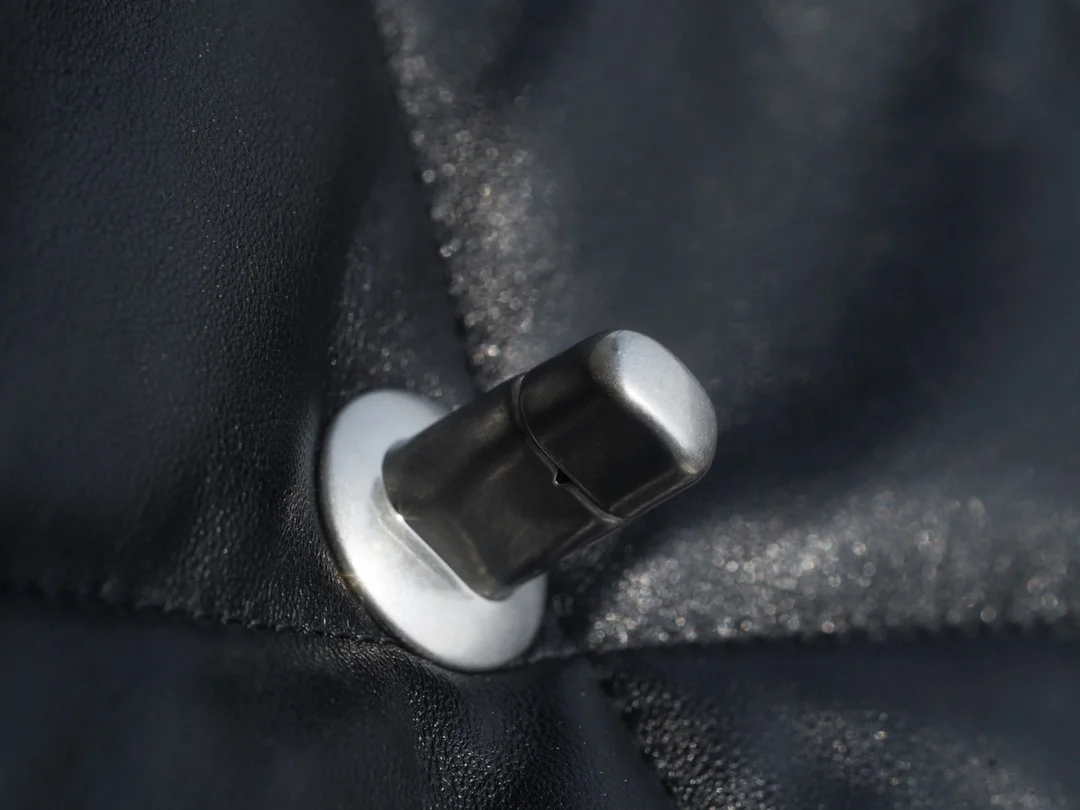 샤넬 19백 미디엄(스몰) 실버 체인 램스킨 블랙