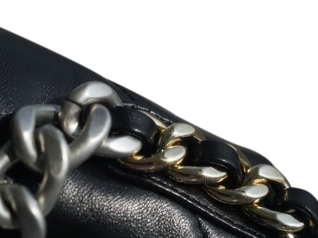 샤넬 19백 미디엄(스몰) 실버 체인 램스킨 블랙