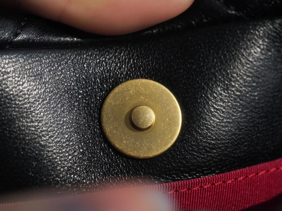 샤넬 19백 미디엄(스몰) 실버 체인 램스킨 블랙