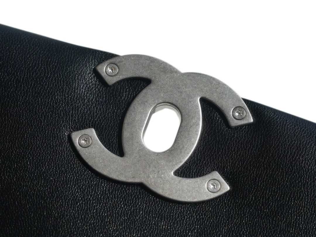 샤넬 19백 미디엄(스몰) 실버 체인 램스킨 블랙