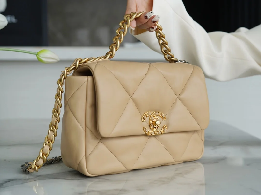 샤넬 19백 미디엄(스몰) 골드 체인 램스킨 살구