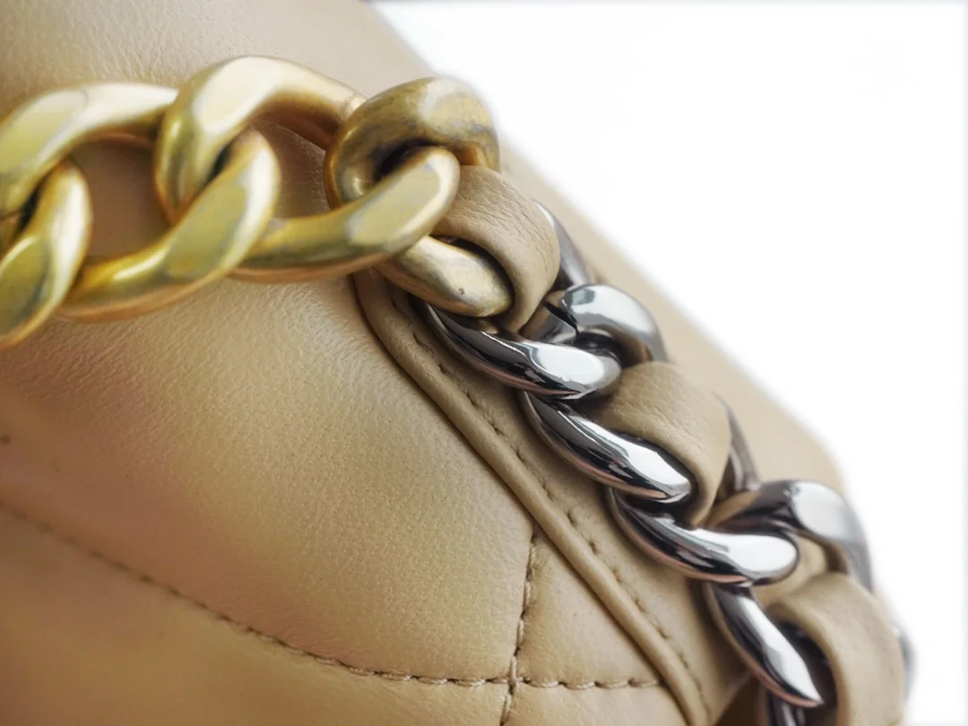 샤넬 19백 미디엄(스몰) 골드 체인 램스킨 살구