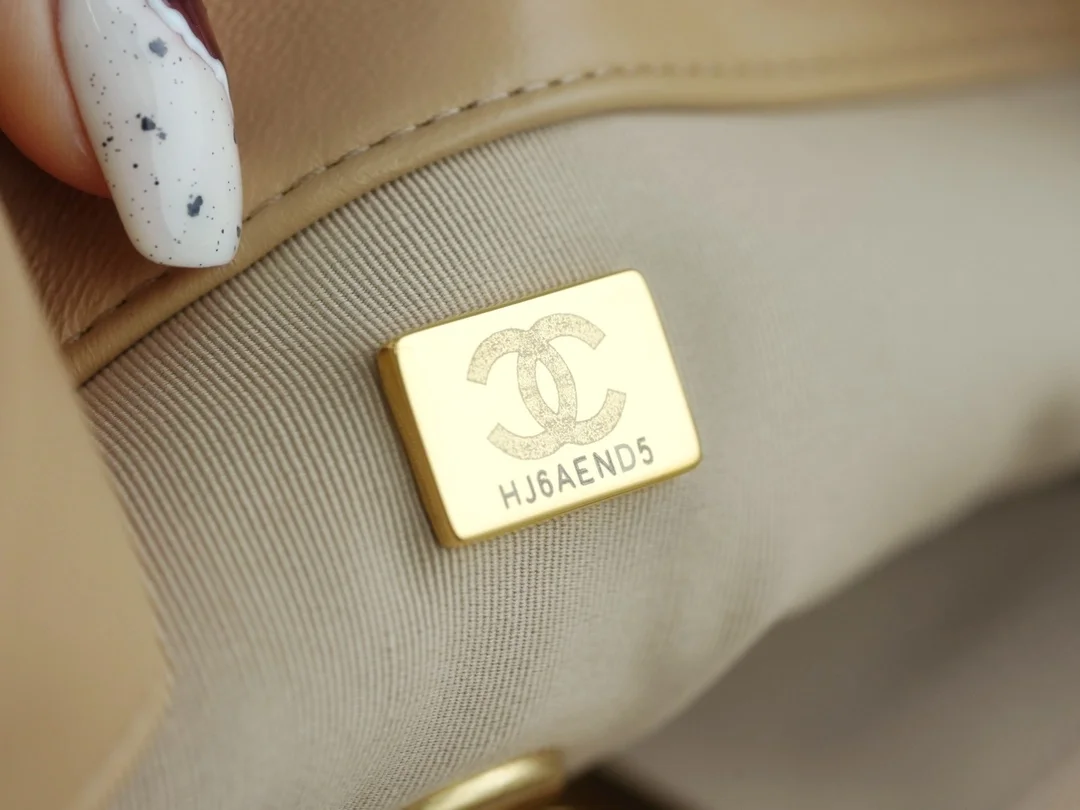 샤넬 19백 미디엄(스몰) 골드 체인 램스킨 살구