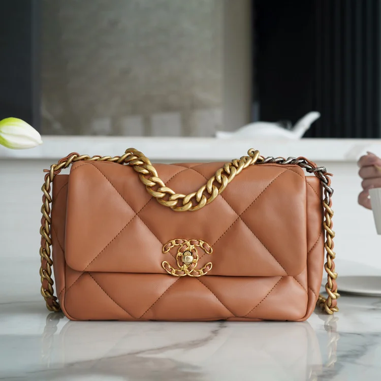 샤넬 19백 미디엄(스몰) 골드 체인 램스킨 캬라멜