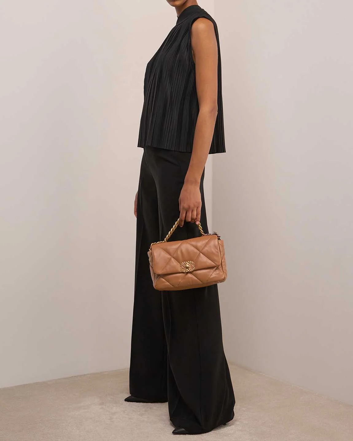 샤넬 19백 미디엄(스몰) 골드 체인 램스킨 캬라멜