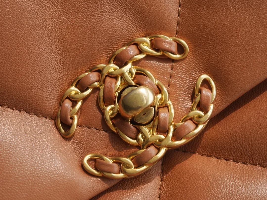 샤넬 19백 미디엄(스몰) 골드 체인 램스킨 캬라멜