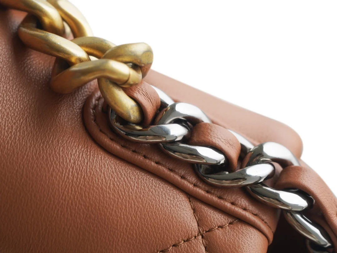 샤넬 19백 미디엄(스몰) 골드 체인 램스킨 캬라멜