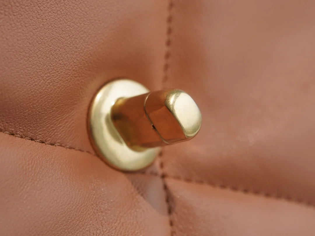 샤넬 19백 미디엄(스몰) 골드 체인 램스킨 캬라멜