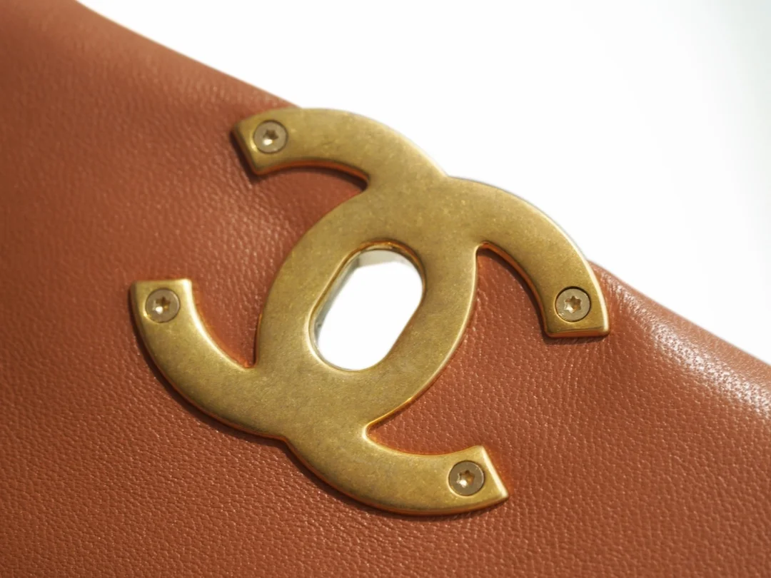 샤넬 19백 미디엄(스몰) 골드 체인 램스킨 캬라멜