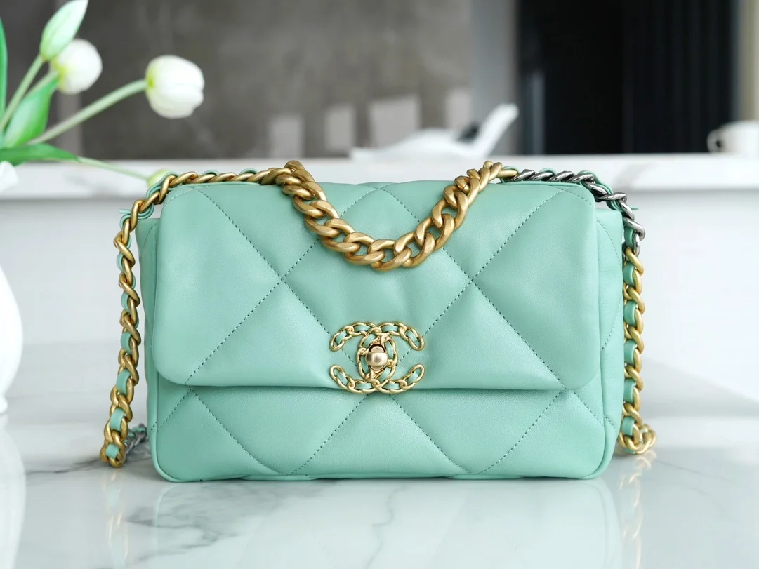 샤넬 19백 미디엄(스몰) 골드 체인 램스킨 민트