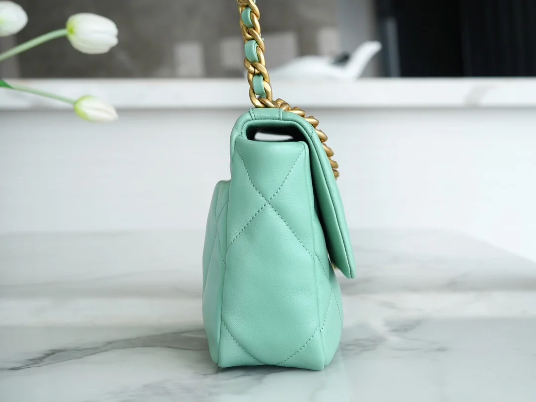 샤넬 19백 미디엄(스몰) 골드 체인 램스킨 민트