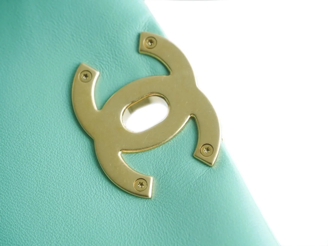 샤넬 19백 미디엄(스몰) 골드 체인 램스킨 민트