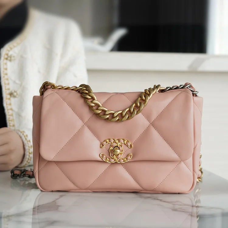 샤넬 19백 미디엄(스몰) 골드 체인 램스킨 라이트 핑크