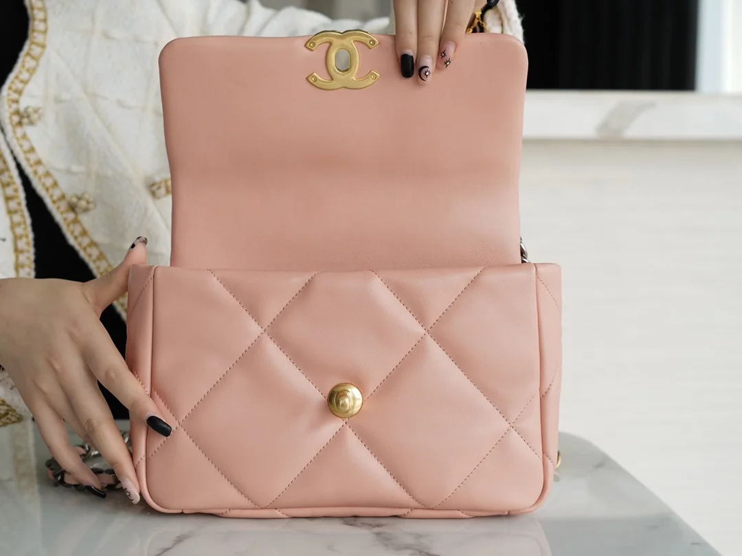 샤넬 19백 미디엄(스몰) 골드 체인 램스킨 라이트 핑크