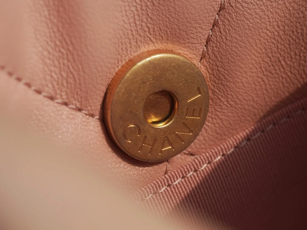 샤넬 19백 미디엄(스몰) 골드 체인 램스킨 라이트 핑크