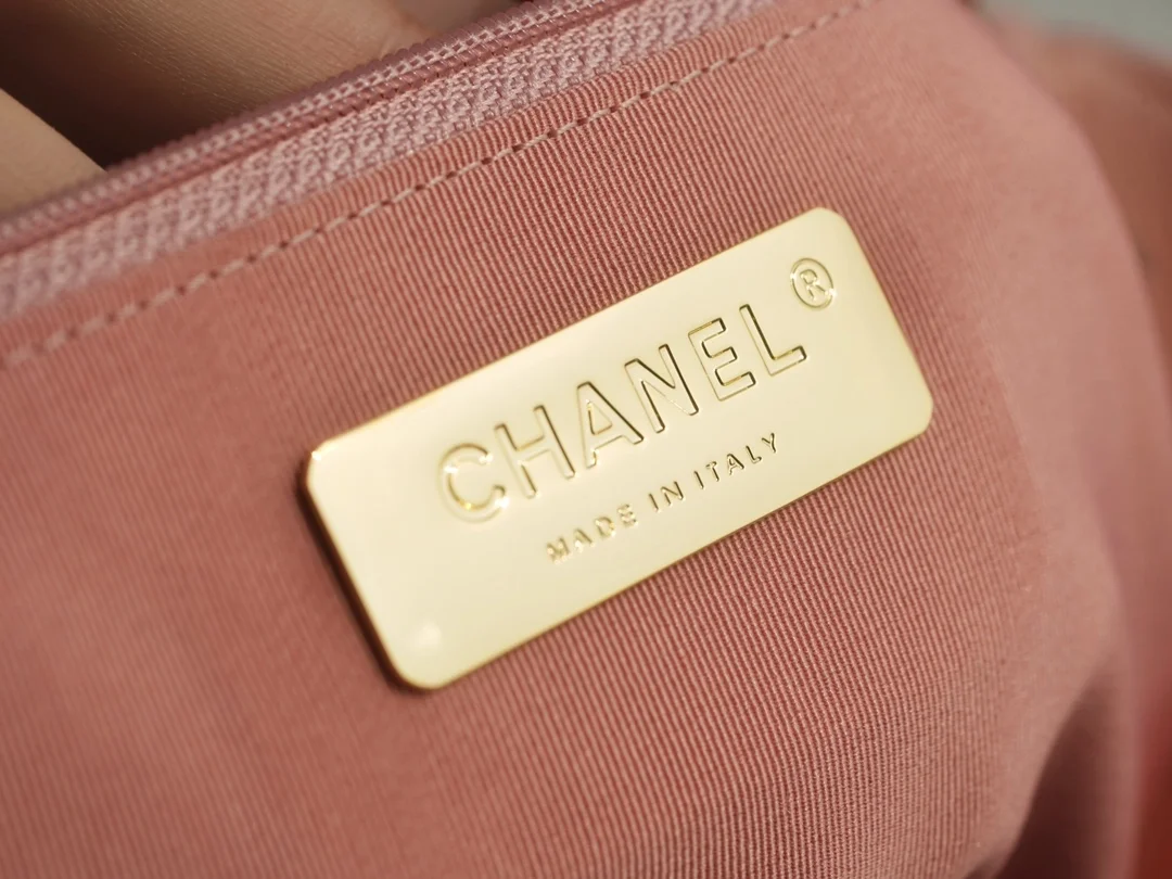 샤넬 19백 미디엄(스몰) 골드 체인 램스킨 라이트 핑크