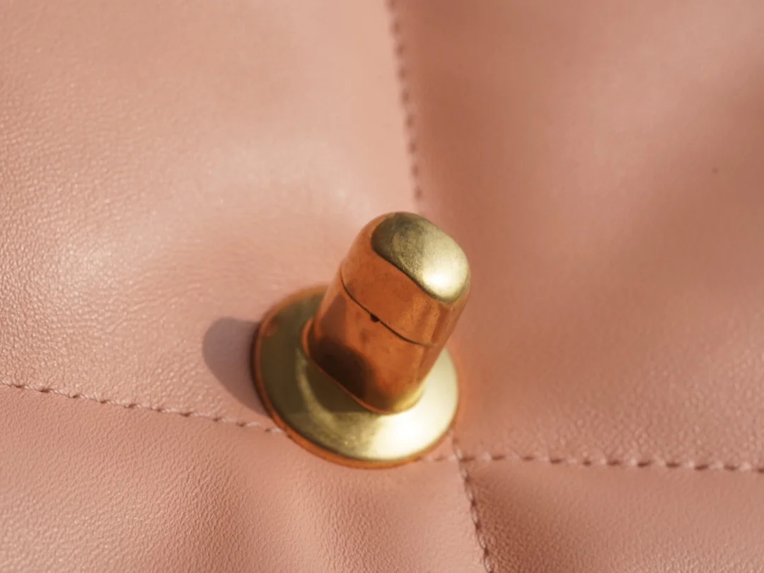 샤넬 19백 미디엄(스몰) 골드 체인 램스킨 라이트 핑크